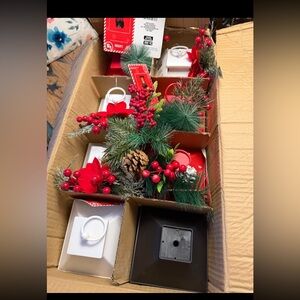 Lot of 8 candle lanterns- can change flowers with seasons